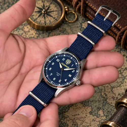 Gladiuz Pilot's Watch: luminescent hands and dial, accuracy ±15s per month, case thickness 9mm, strap width 20mm