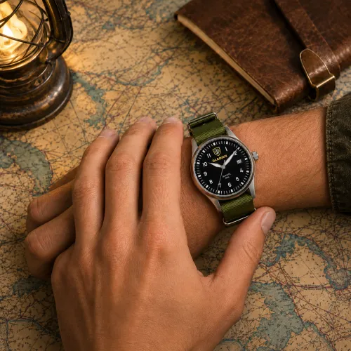 Gladiuz Pilot's Watch: stainless steel case and dial, analogue quartz, case thickness 9mm, strap length 24cm